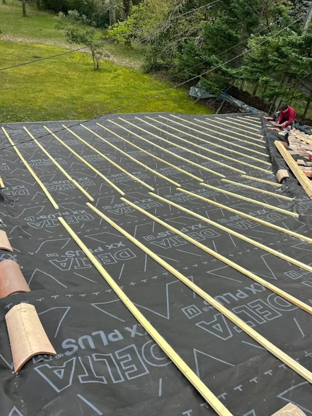 Pose du liteaunage sur écran pare-pluie — chantier SMT Toiture en Gironde