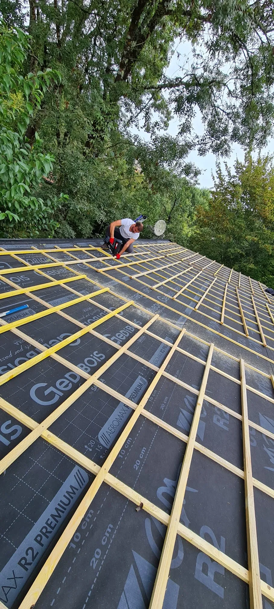 Contre-lattage sur écran de sous-toiture — chantier SMT Toiture en Gironde
